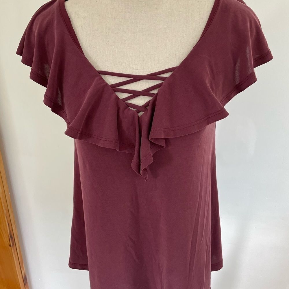 Active USA criss cross ruffled neckline sleeveless soft  knit top, size S